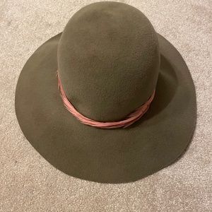 Eugenia Kim Blake hat